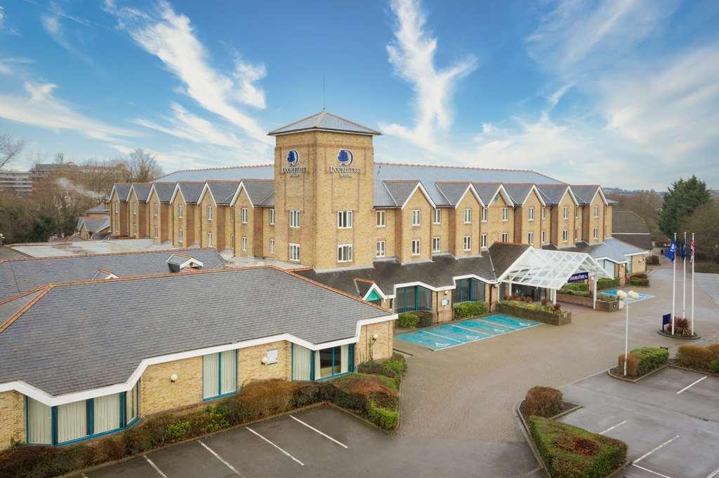 Отель Doubletree By Hilton London Elstree Богемвуд Экстерьер фото