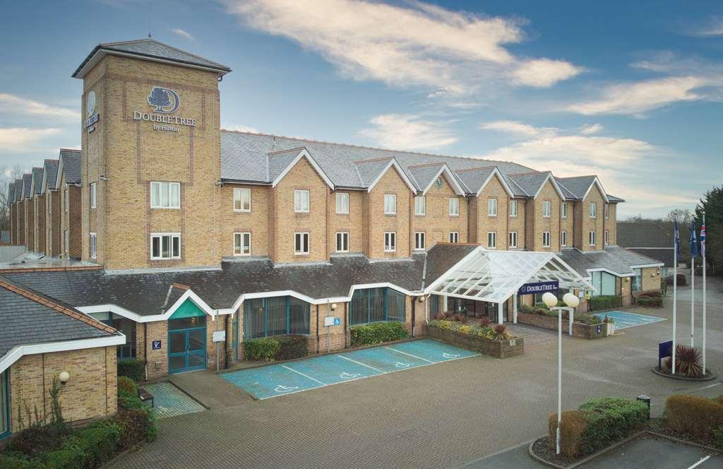 Отель Doubletree By Hilton London Elstree Богемвуд Экстерьер фото