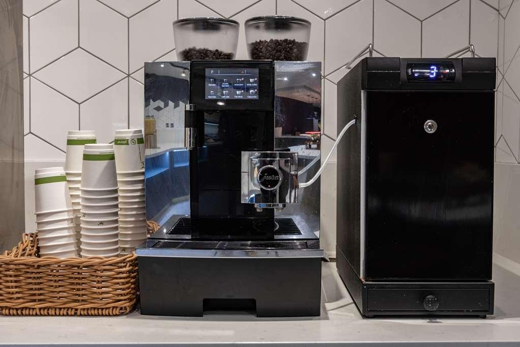 Отель Doubletree By Hilton London Elstree Богемвуд Экстерьер фото